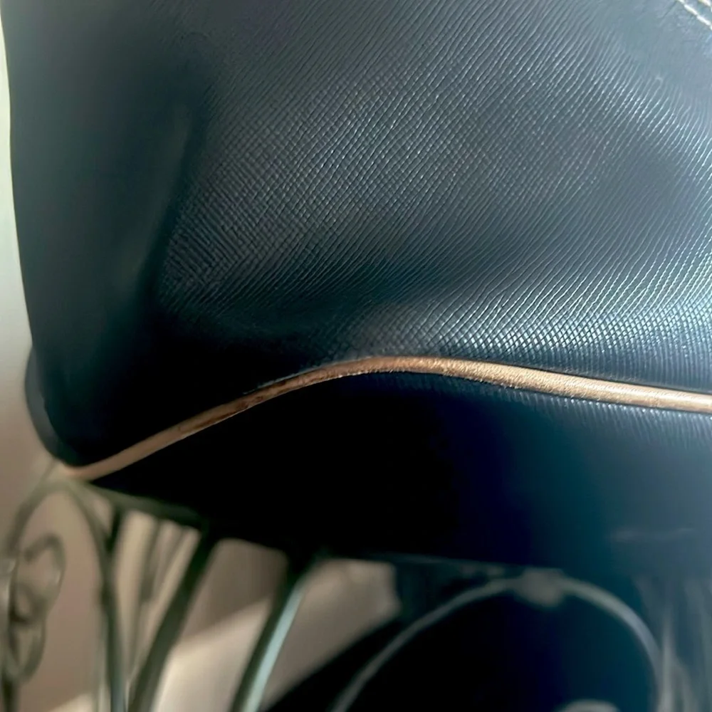 Authentic Coach handbag - Picture 2 of 6
